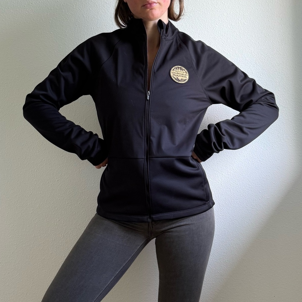 Asics Women's Los Angeles Marathon Fleece Lined Utility Jacket in Black w/ logo - Picture 5 of 15
